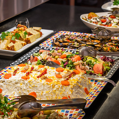 Buffet with seafood, salads and ESTIVAL: D Altafulla, perfect for events and meetings.