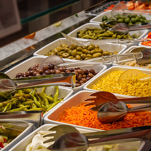 Buffet selection of fresh vegetables and salads, perfect for ESTIVAL: D Altafulla hotel guests.