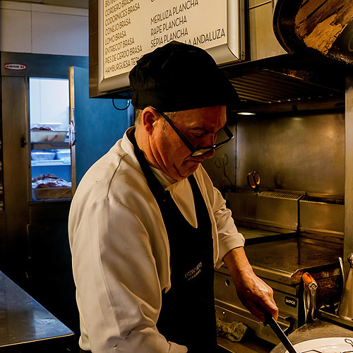 Chef preparing food in kitchen. ESTIVAL: D Altafulla Estival Group Hotel & Resorts.