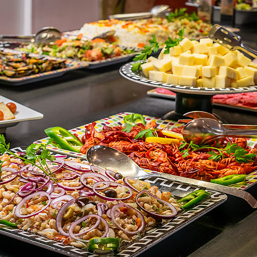 A seafood buffet with crawfish, salad, and cheese, perfect for your ESTIVAL: D Altafulla.