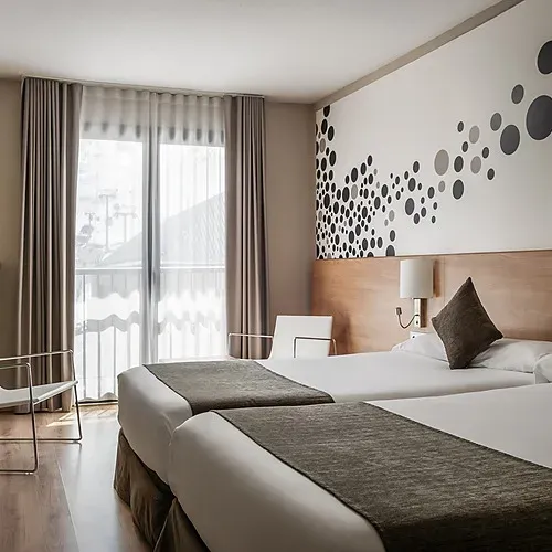 Modern hotel bathroom at Sporting Andorra | Grandvalira Pas de la Casa | Official Web