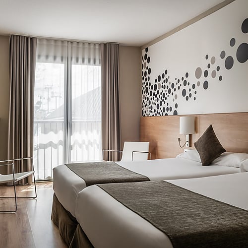 Modern hotel bathroom at Sporting Andorra | Grandvalira Pas de la Casa | Official Web