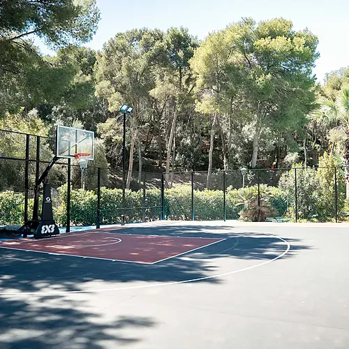 Terrain de basket extérieur à Estival Torre de la Mora | Estival Group | Tarragone