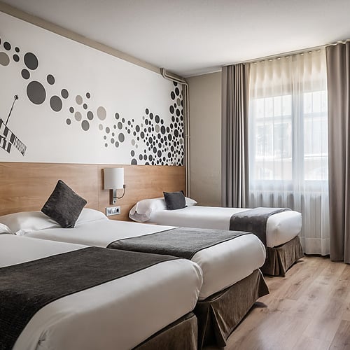 Modern hotel room with open bedroom, living area. Hotel Sporting Andorra | Grandvalira Pas de la Casa | Official Web
