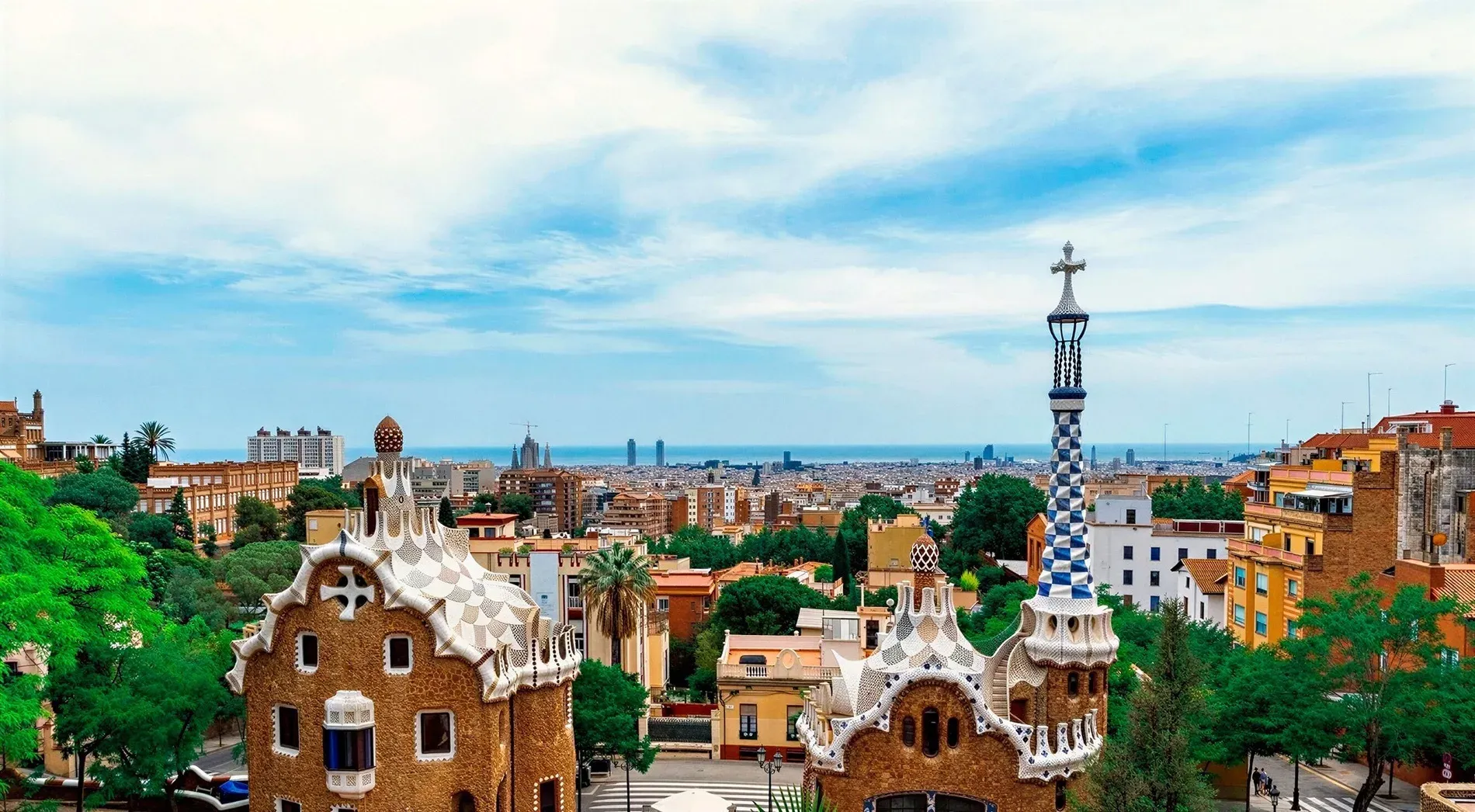 Vue panoramique de Barcelone depuis l'Hôtel Vilamari, accès direct aux sites emblématiques.