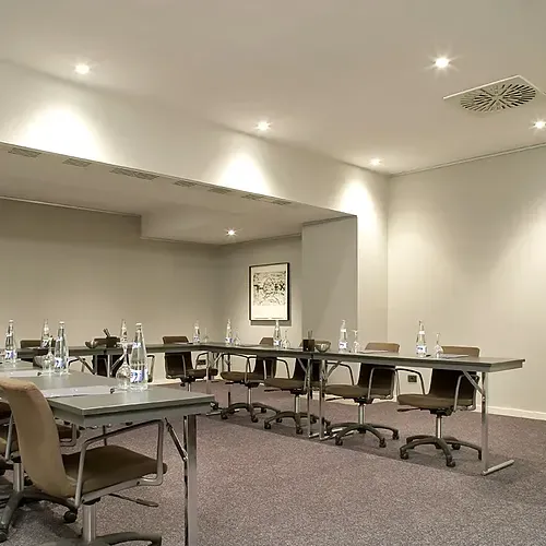 Hotel Vilamari Barcelona | Estival Group: Conference room with tables, chairs, and flip chart.