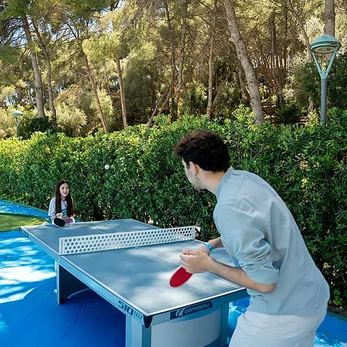 Joueurs de ping-pong à Estival Torre de la Mora | Estival Group | Tarragone