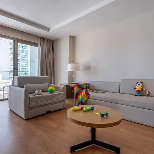 Bright living room with sofa, toys, and balcony view. Estival Torrequebrada, Benalmádena.