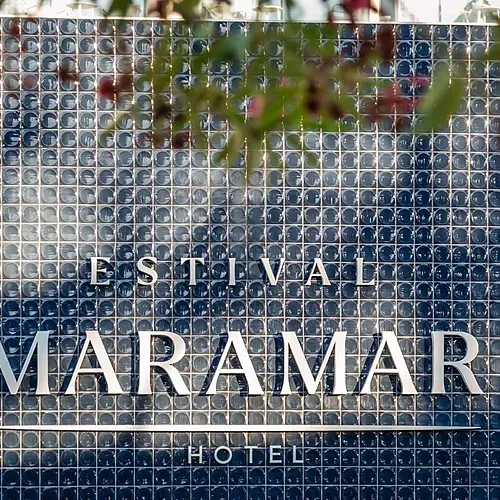 Estival Maramar Hotel: Offizielle Website des Estival Group in Tarragona. Moderne Fassade.