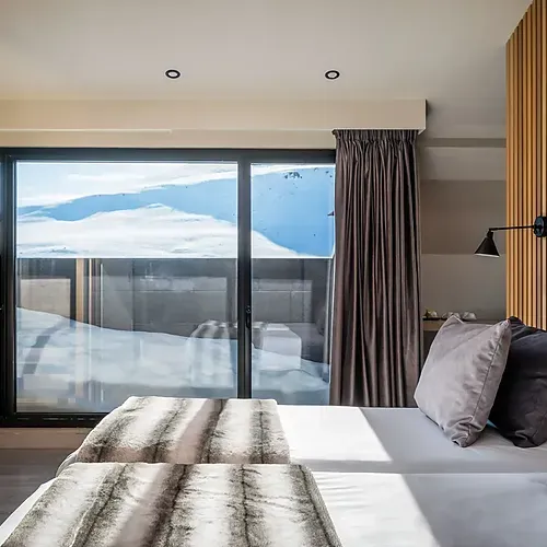 Habitación doble confortable ESTIVAL: Corporativa, con balcón y vistas.
