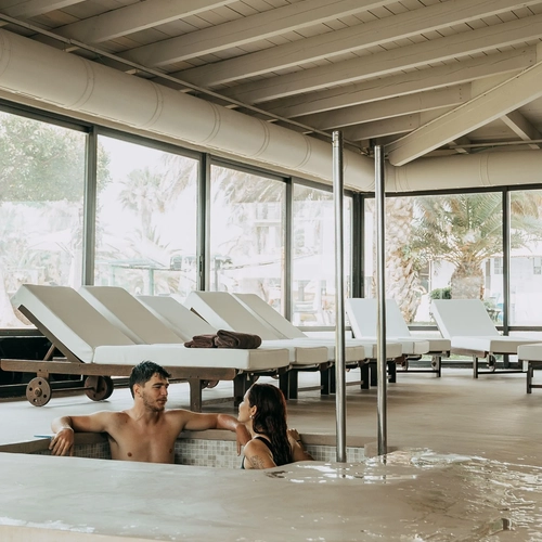 Indoor pool and spa at Estival Islantilla 4*, Huelva. Relax and unwind.