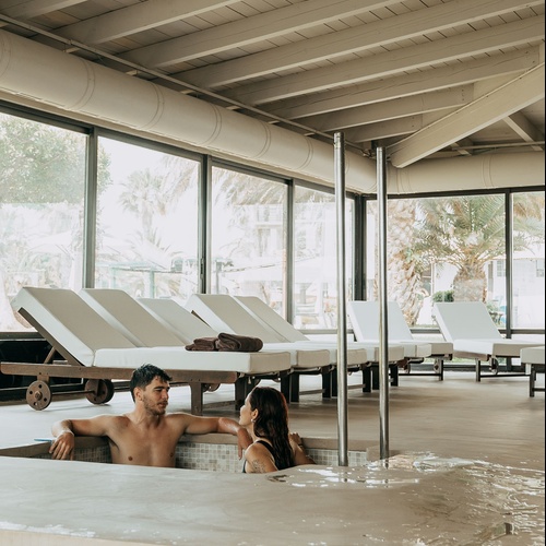 Indoor pool and spa at Estival Islantilla 4*, Huelva. Relax and unwind.