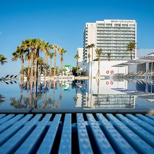 Estival Torrequebrada Benalmádena: Poolside paradise with palm trees & hotel views. Official Web.