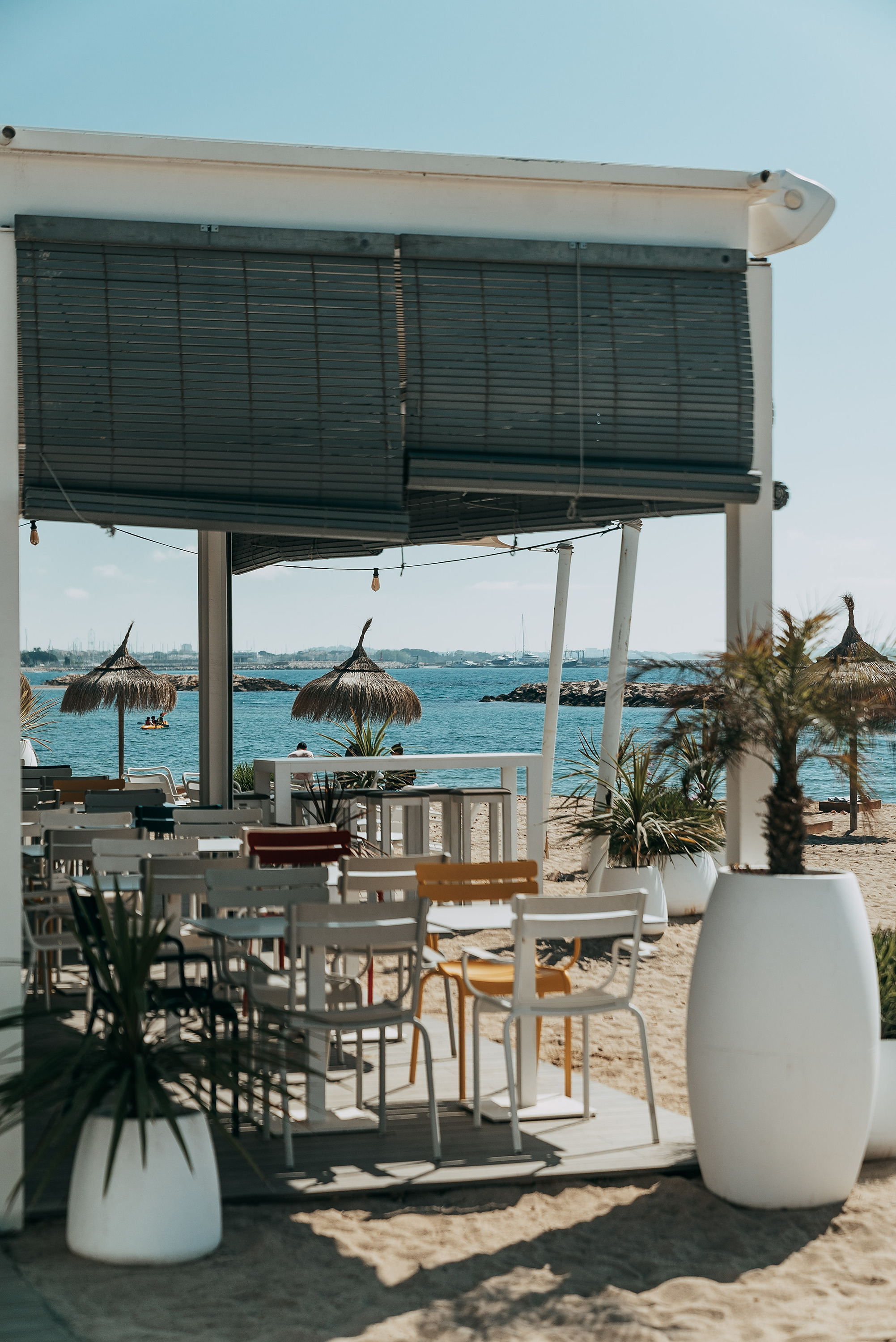 Comida playera en ESTIVAL: Corporativa, con vistas al mar y vino.