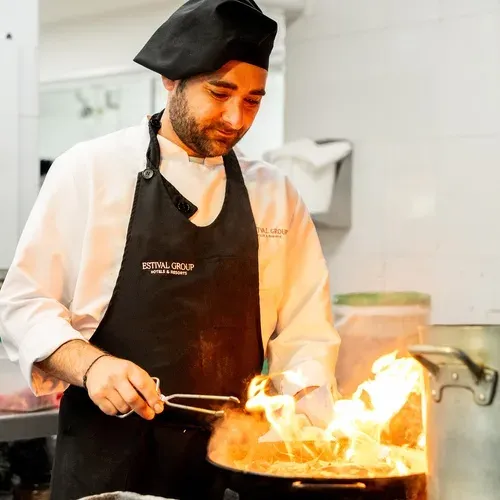 Chef cuisina au Estival Torre de la Mora | Estival Group | Tarragone.
