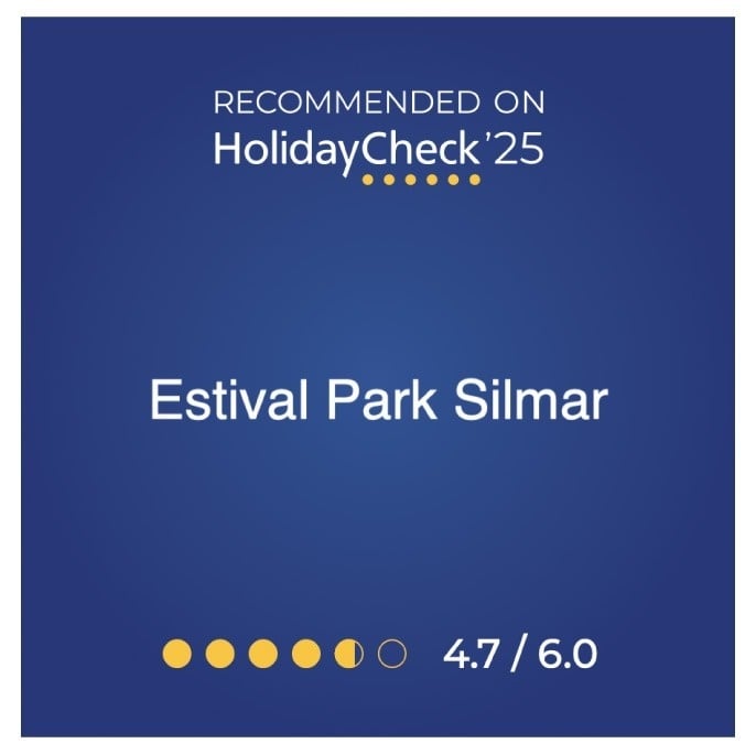 un cartel azul que dice " recomendado en el chequeo de vacaciones "