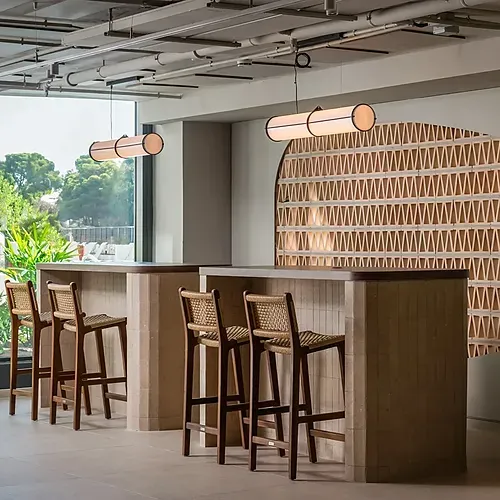 Bar im Estival Maramar, Estival Group, Tarragona. Moderne Sitzgelegenheiten & Ambiente.