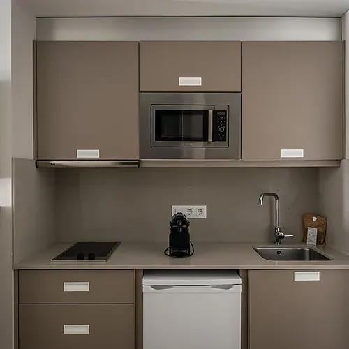 ESTIVAL Corporate Studio: Modern kitchen and dining area.