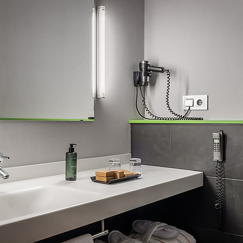 Hotel Sporting Andorra: Cozy room with bed, desk, TV, and coffee table. Book your stay!