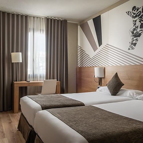 Twin beds in a modern hotel room at Hotel Sporting Andorra | Grandvalira Pas de la Casa.