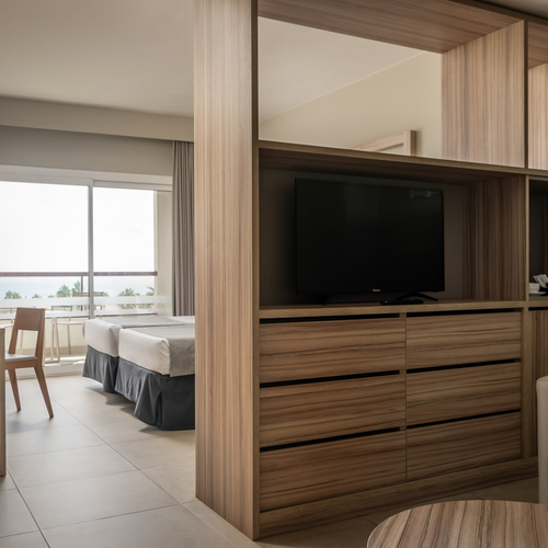 Spacious hotel room with seating area and queen bed. Estival Park Almaris | Estival Group | Tarragona | Official Web
