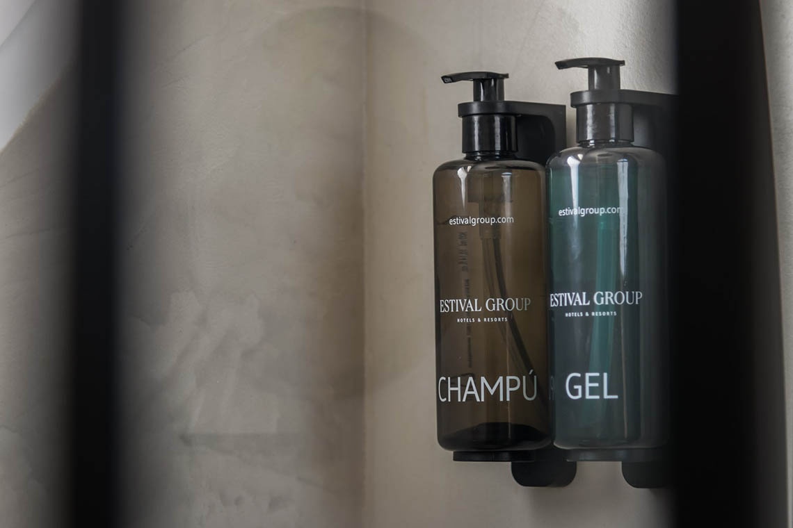 Dispensadors ESTIVAL: Corporativa de xampú i gel al bany.