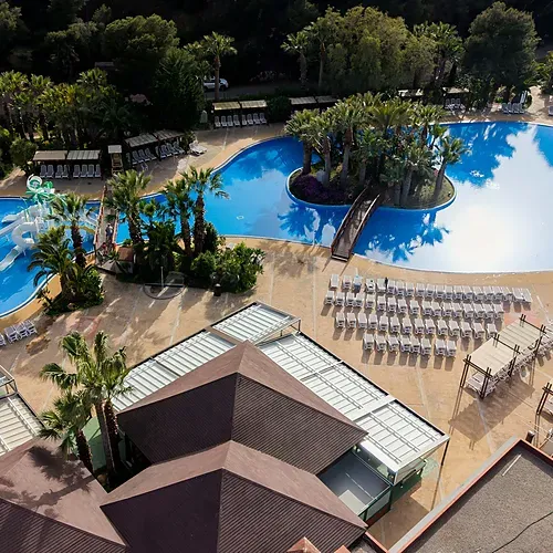 Estival Torre de la Mora : Piscine et transats à Tarragone, site officiel.