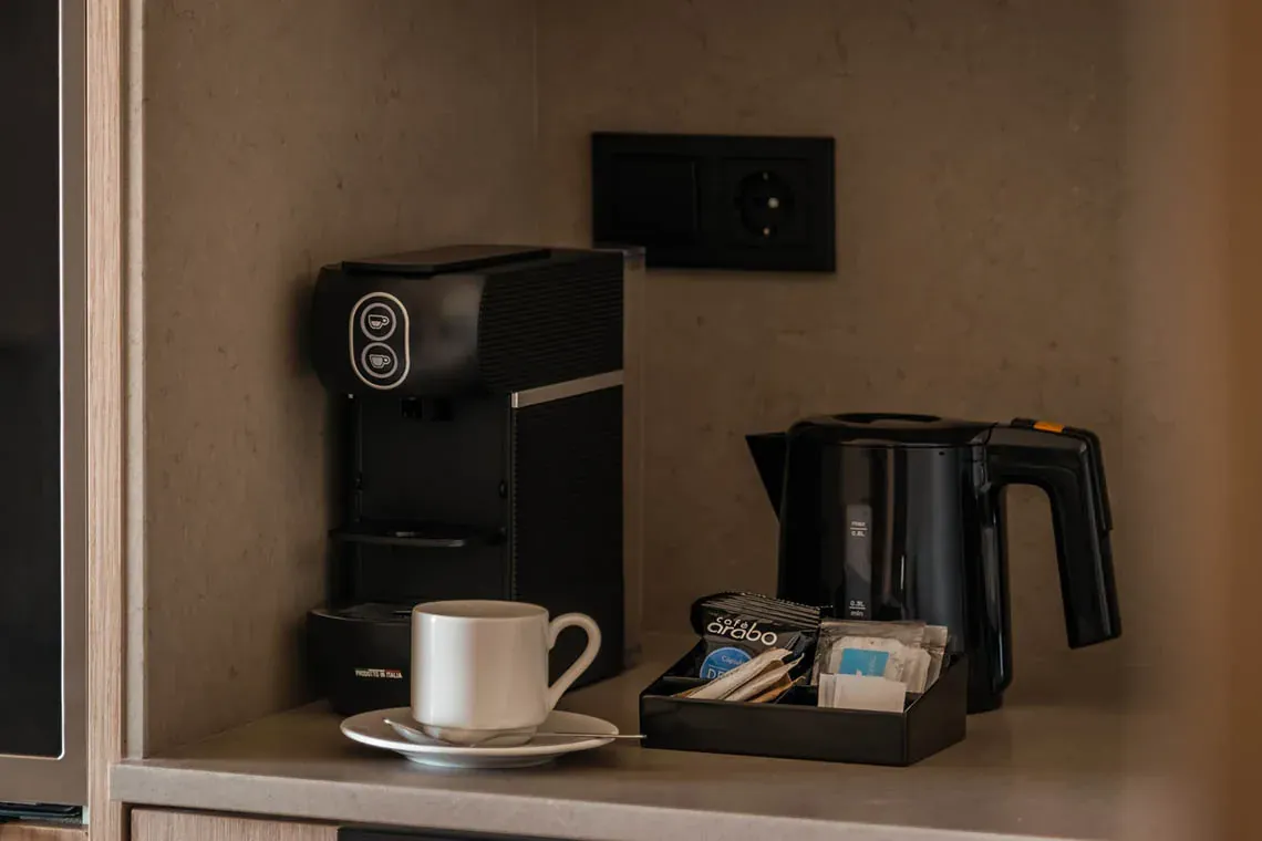 Cafetera i bullidor elèctric per a estades corporatives ESTIVAL.