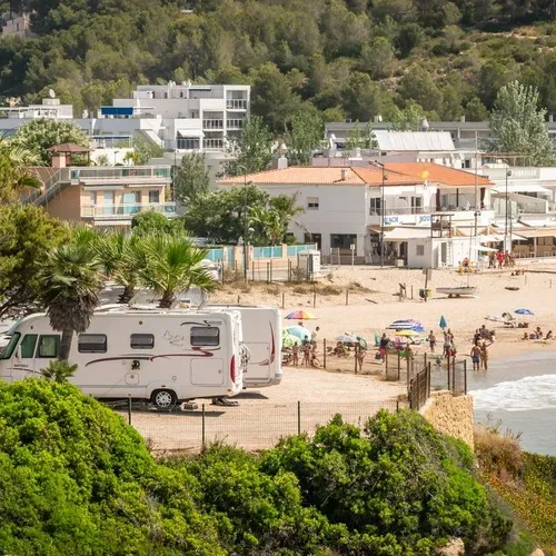 Camping-cars près de la plage à Estival Torre de la Mora, Tarragone. Réservez sur le site officiel Estival Group.