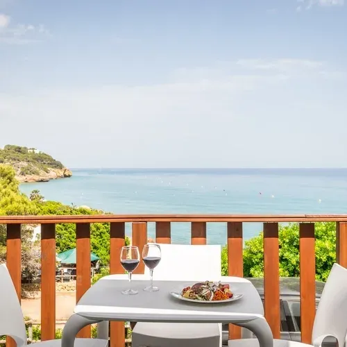 Balcon avec vue mer à Estival Torre de la Mora, Tarragone. Réservez sur le site officiel Estival Group.
