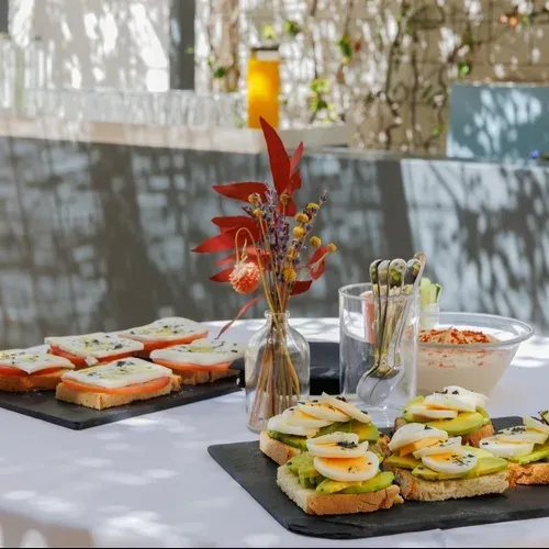 Hotel Vilamari Barcelona | Estival Group: Delicious avocado and egg toasts served outdoors.