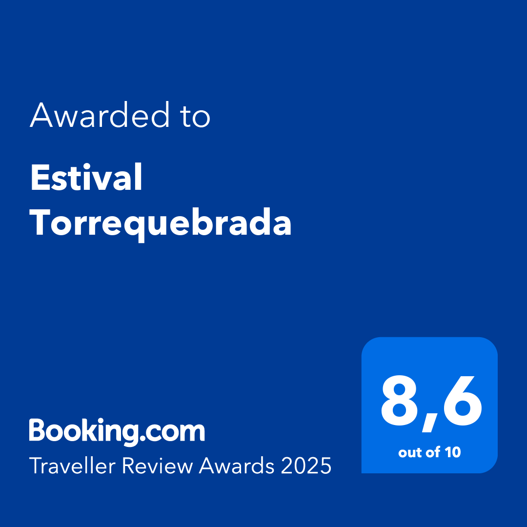 un cartel azul que dice " premiado a estival torrequebrada "