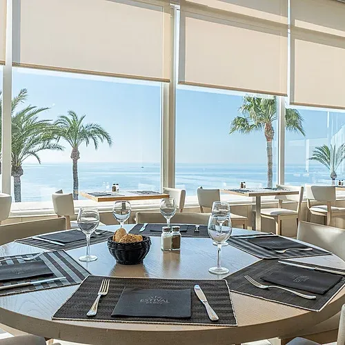 Oceanfront dining at Estival Torrequebrada Benalmádena. Reserve your table today! | Estival Group