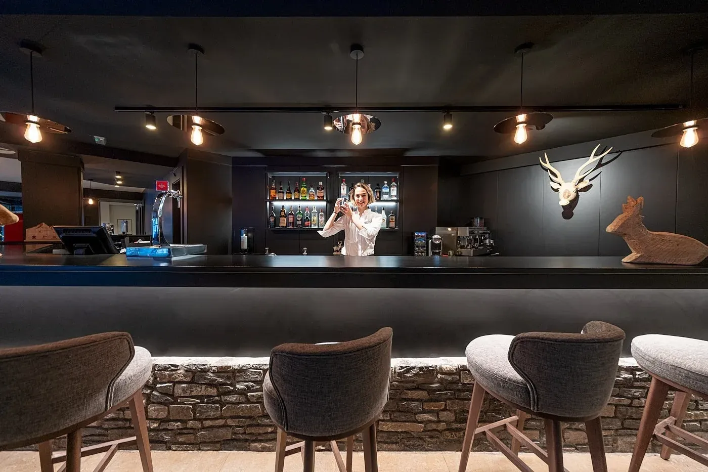 Stylish hotel bar with bartender, Gallery | Hotel Cristina Andorra | Estival Group