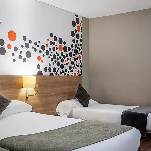 Modern hotel room with wooden divider | Hotel Sporting Andorra | Grandvalira Pas de la Casa