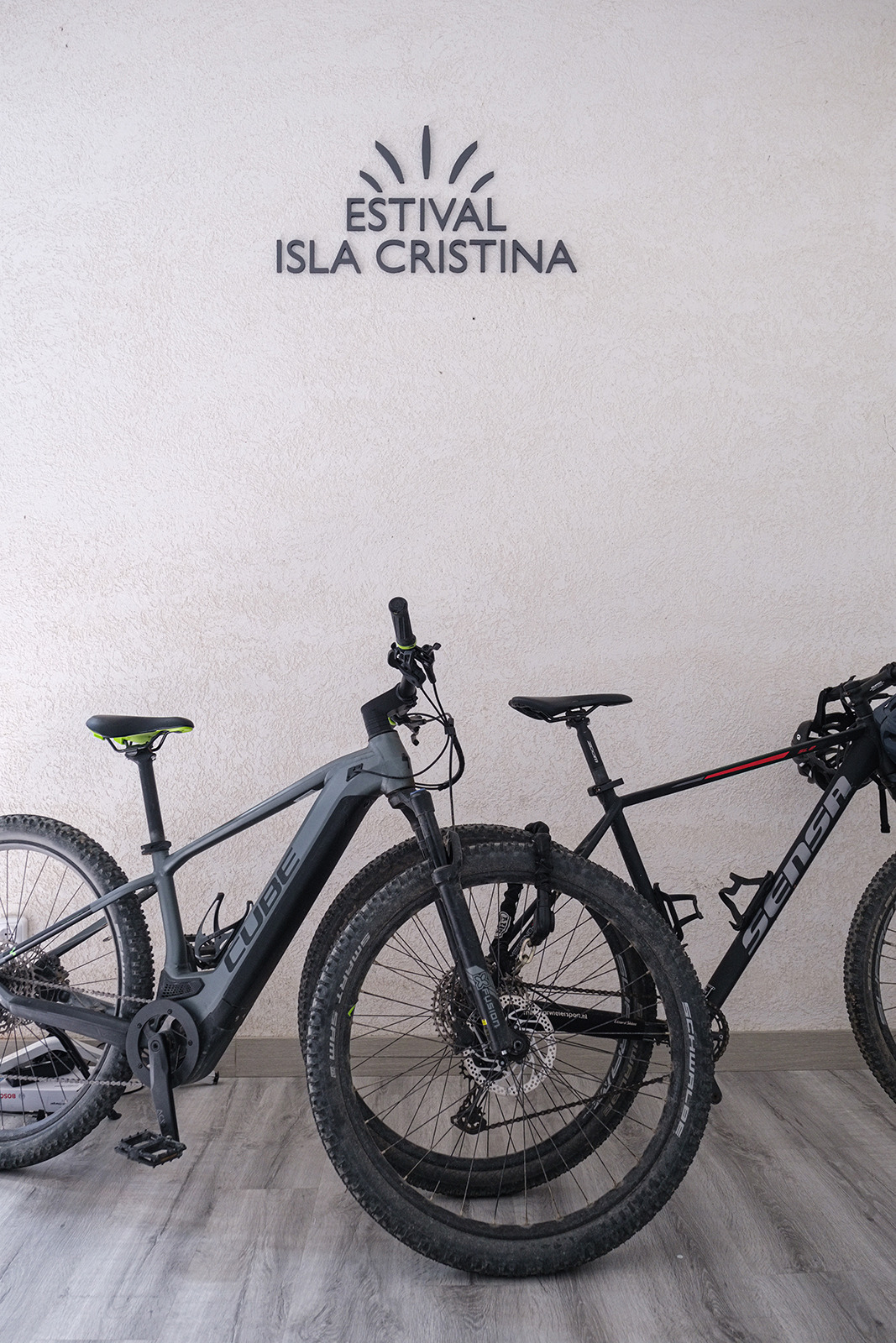 Deux vélos pour explorer Isla Cristina, idéal pour profiter du ESTIVAL: Corporativa et de ses environs.