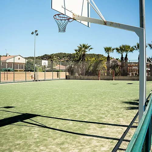 Court de tennis extérieur à Estival Torre de la Mora | Estival Group, Tarragone
