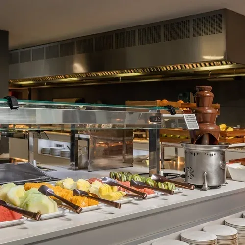 ESTIVAL: Fresh fruit buffet and chocolate fountain at a corporate event.