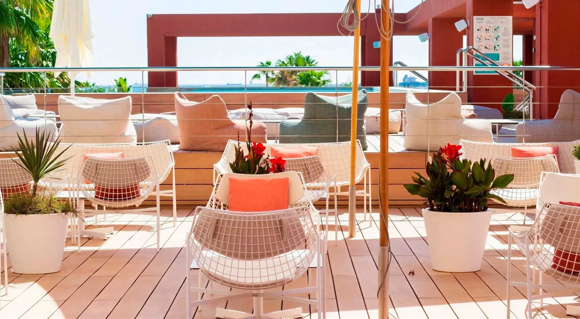 Rooftop lounge with pool views. Gallery | Estival Park Almaris | Tarragona