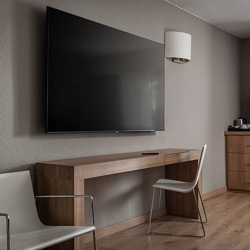 Hotel Sporting Andorra | Grandvalira Pas de la Casa | Official Web: Triple room with snowboard art and mountain decor.