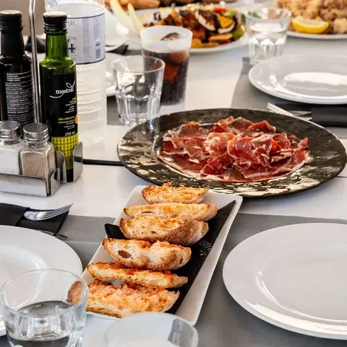 Dégustez une délicieuse cuisine à Estival Torre de la Mora, Tarragone. Réservez sur le site officiel Estival Group.