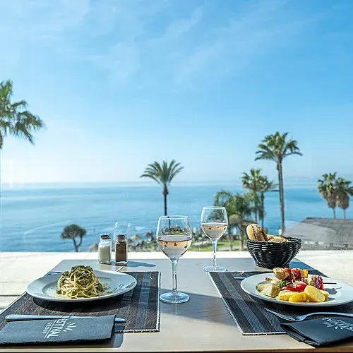 Dine with ocean views at Estival Torrequebrada Benalmádena. Official Web.