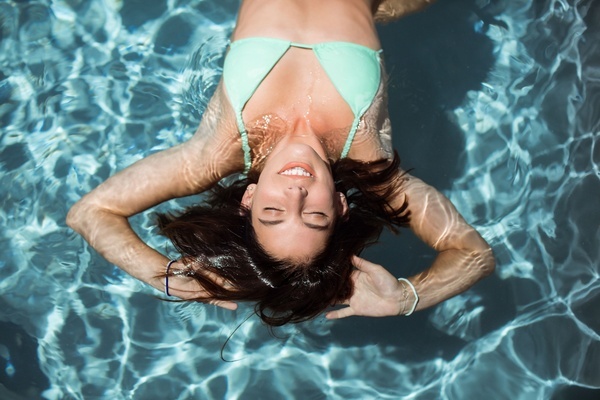 Relaxing by the pool at ESTIVAL: Park Silmar, with sunlight on your face.