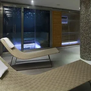 Relájate en el spa ESTIVAL: Sporting Andorra. Camas cómodas, piscina y sauna.