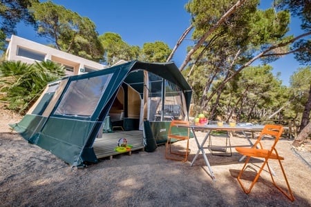 <strong>Comanche Lodging Offer</strong><small>Camping Torre de la Mora </small>