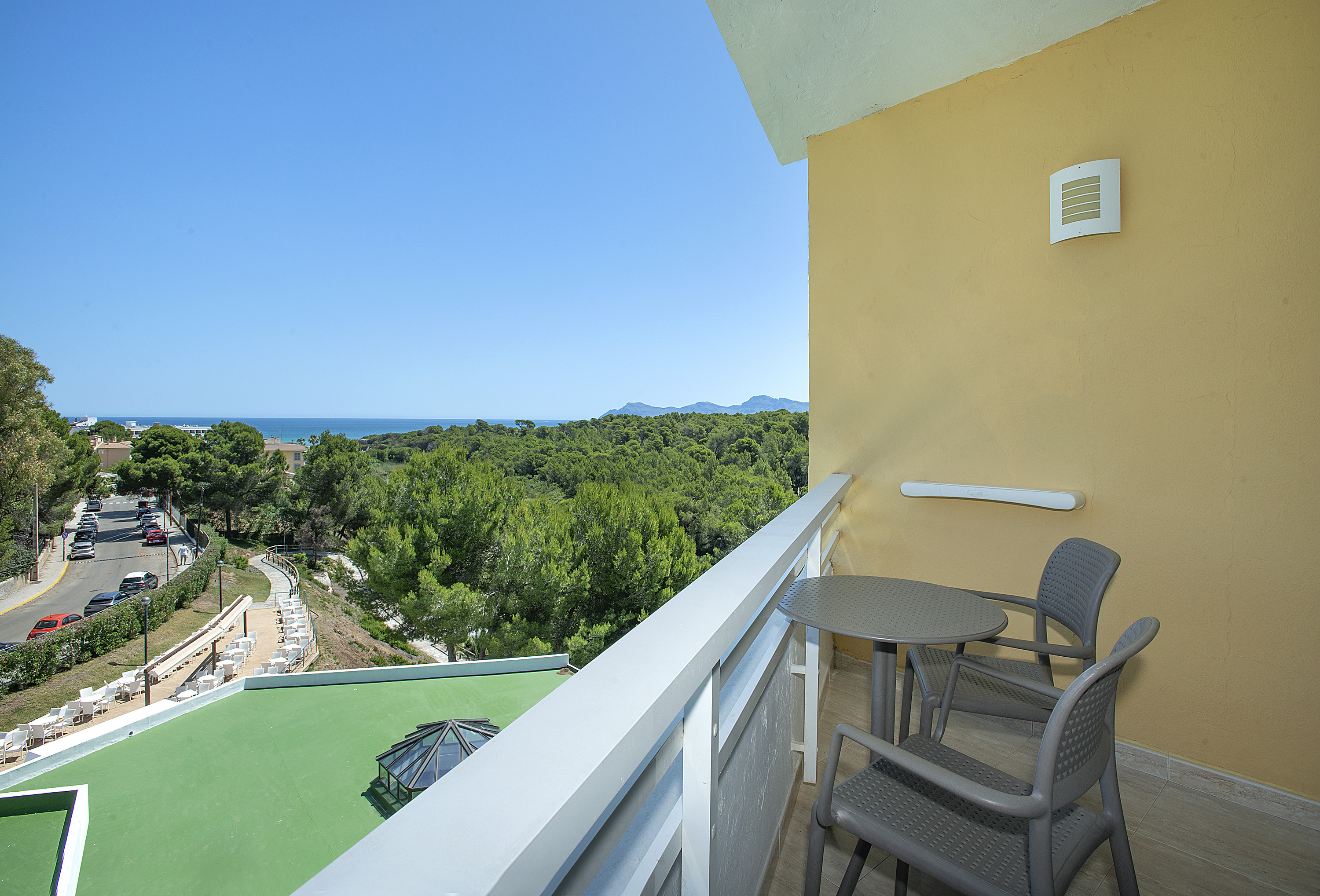 Terraza de la habitación familiar en Exagon Park