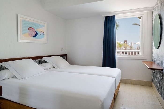 Apartamentos dos dormitorios vista piscina<br><subtitle><strong>2 DORMITORIOS CON BALCÓN</strong></subtitle>
