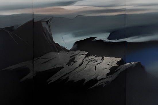 una pintura de una montaña en un día nublado