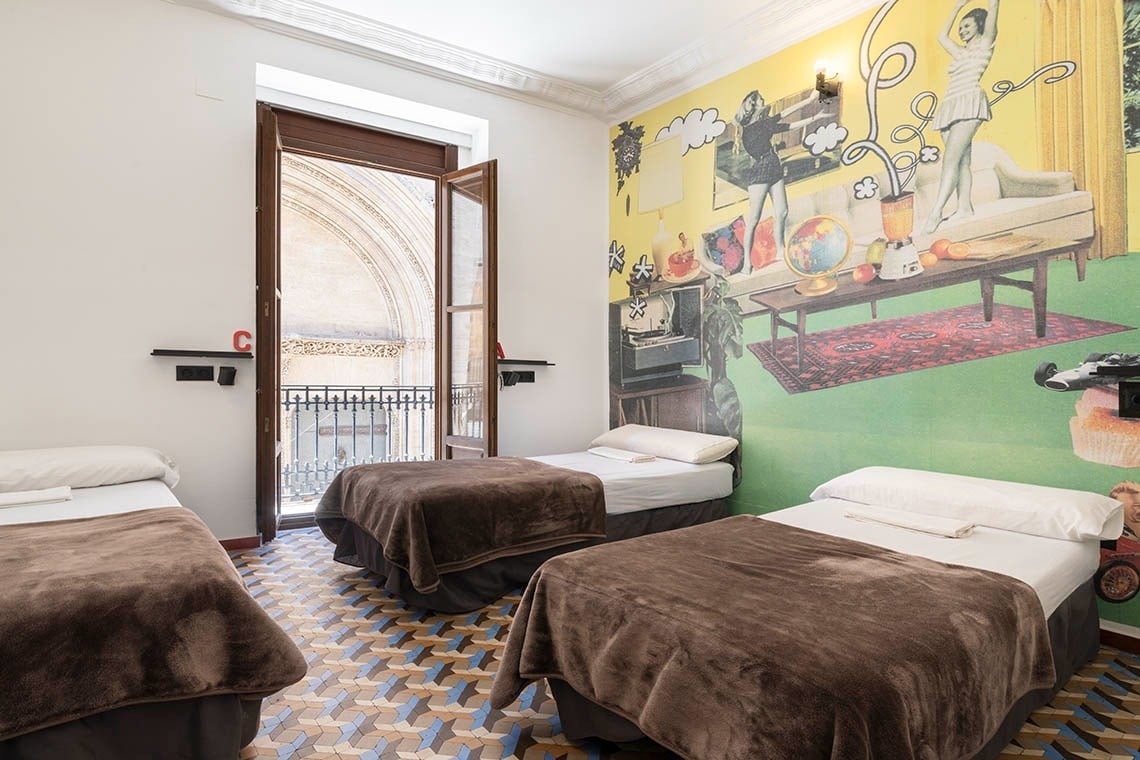 Rooms at Hôme Youth Hostel Valencia | Feet Up | Valencia offer vibrant decor.