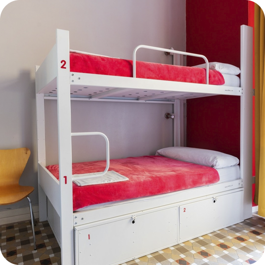 Bunk bed with red blankets, perfect for relaxation. Put your feet up with Corporativa!